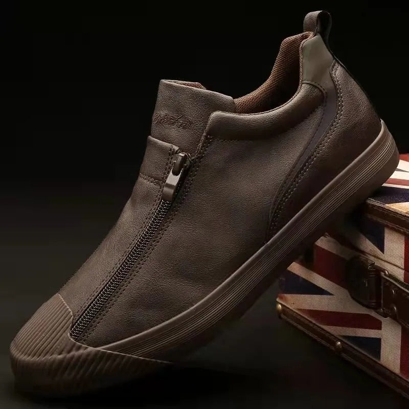 Baskets slip-on homme Noah à fermeture éclair. Chaussures modernes, confortables et faciles à porter pour le quotidien.