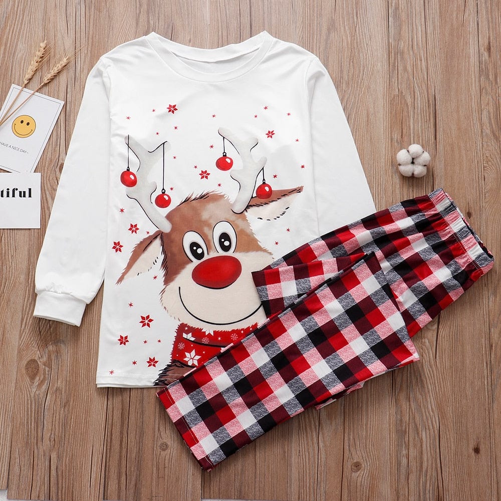 Cadeau Noël parfait : ensemble famille assorti cerf. Pyjamas douillets pour célébrer les fêtes d'hiver en famille.