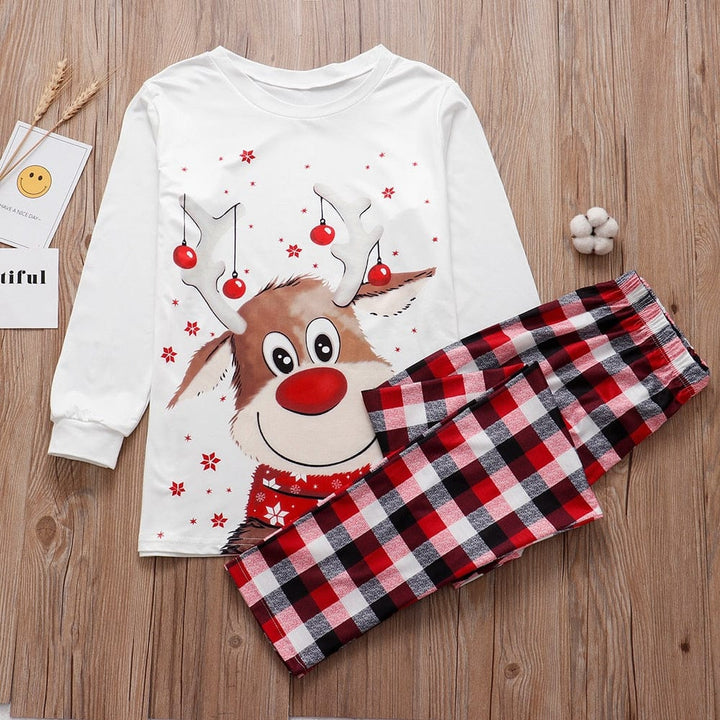 Cadeau Noël parfait : ensemble famille assorti cerf. Pyjamas douillets pour célébrer les fêtes d'hiver en famille.