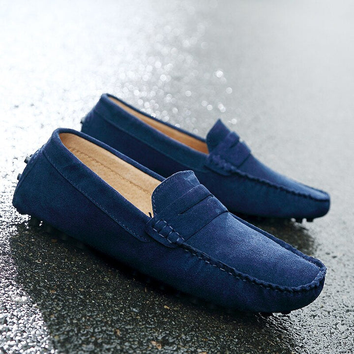 Mocassins homme élégants, design intemporel. Un pilier de la mode masculine confortable et chic.