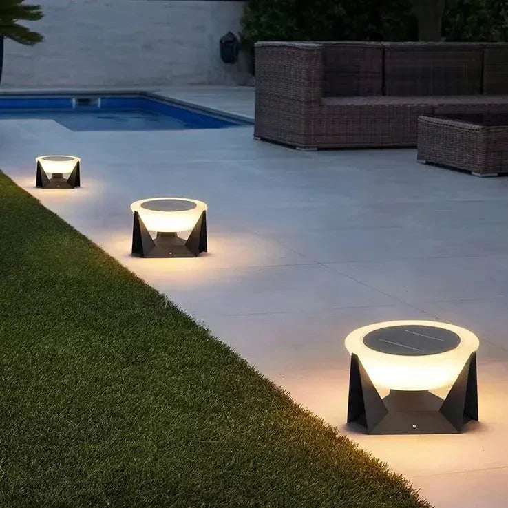 Décoration extérieure solaire: lampe de jardin pour une luminosité subtile et chaleureuse.