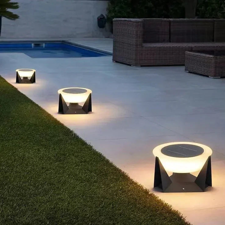 Décoration extérieure solaire: lampe de jardin pour une luminosité subtile et chaleureuse.