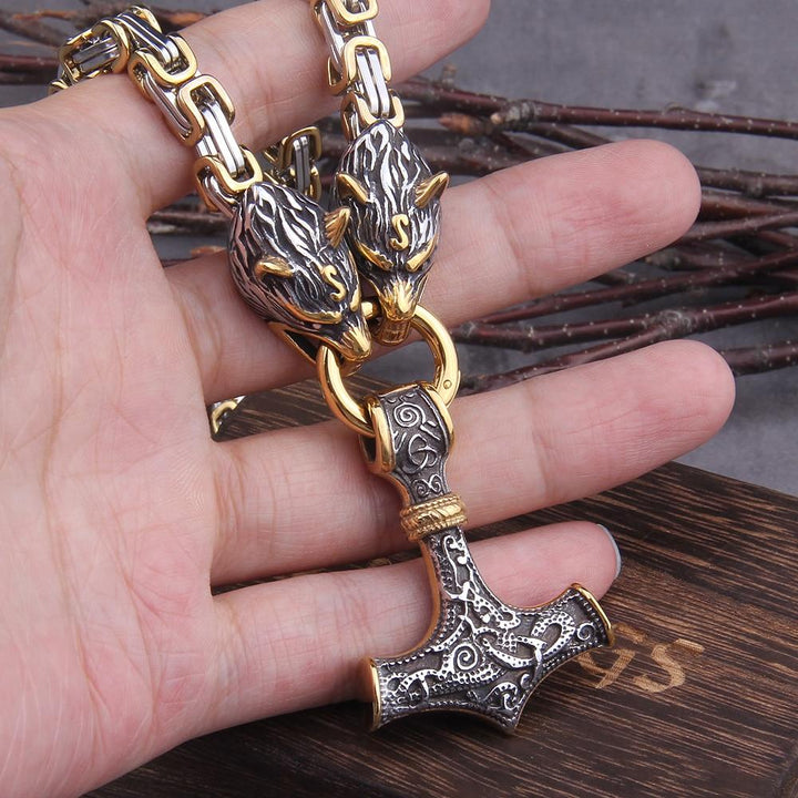 Pendentif loup viking, amulette nordique pour homme. Bijou symbolique de protection et connexion animale.