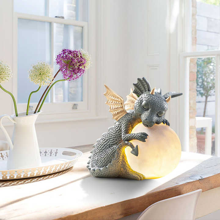 Superbe lampe dragon LED, éclairage fantastique pour une ambiance magique sur table de chevet ou salon.