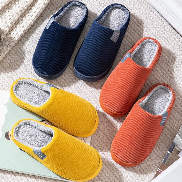 Pantoufles de maison élégantes et chaudes, en coton doux, pour des soirées d'hiver confortables.