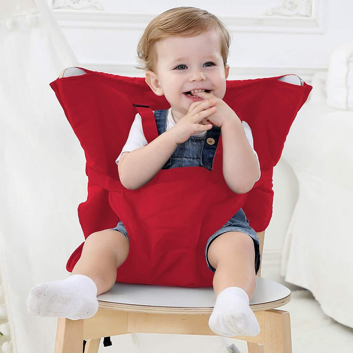 Chaise haute portable compacte pour bébé, garantissant des repas sécurisés partout.