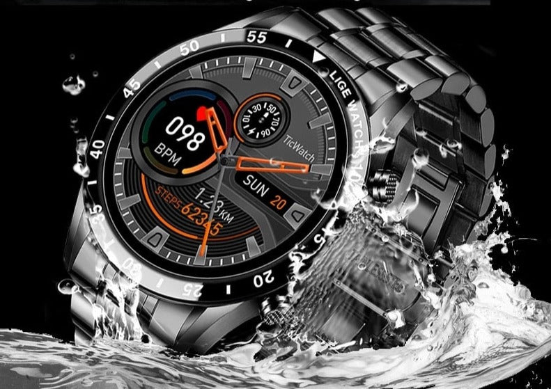 Boîtier en acier inoxydable brossé de la montre connectée 4G, élégance et robustesse pour un usage quotidien.