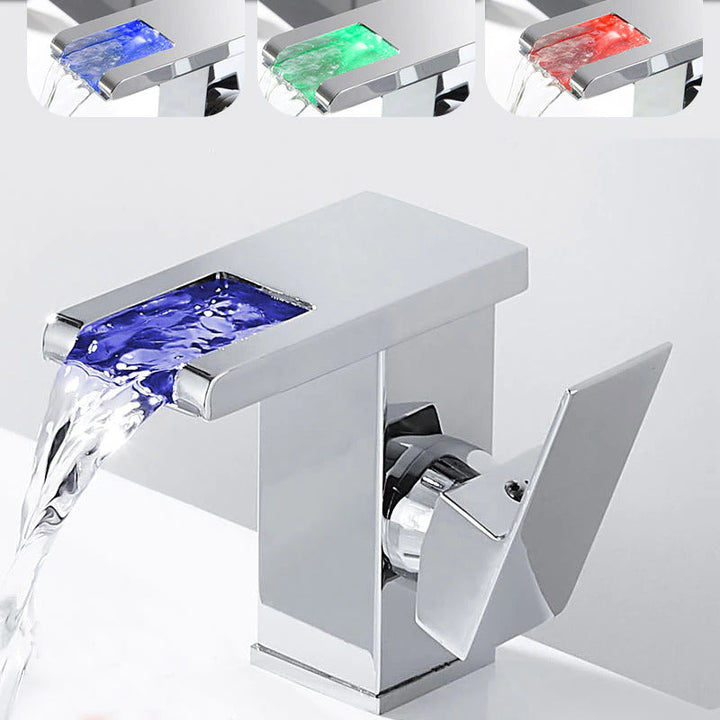 Accessoire de salle de bain: robinet LED innovant avec affichage lumineux de la température de l'eau.