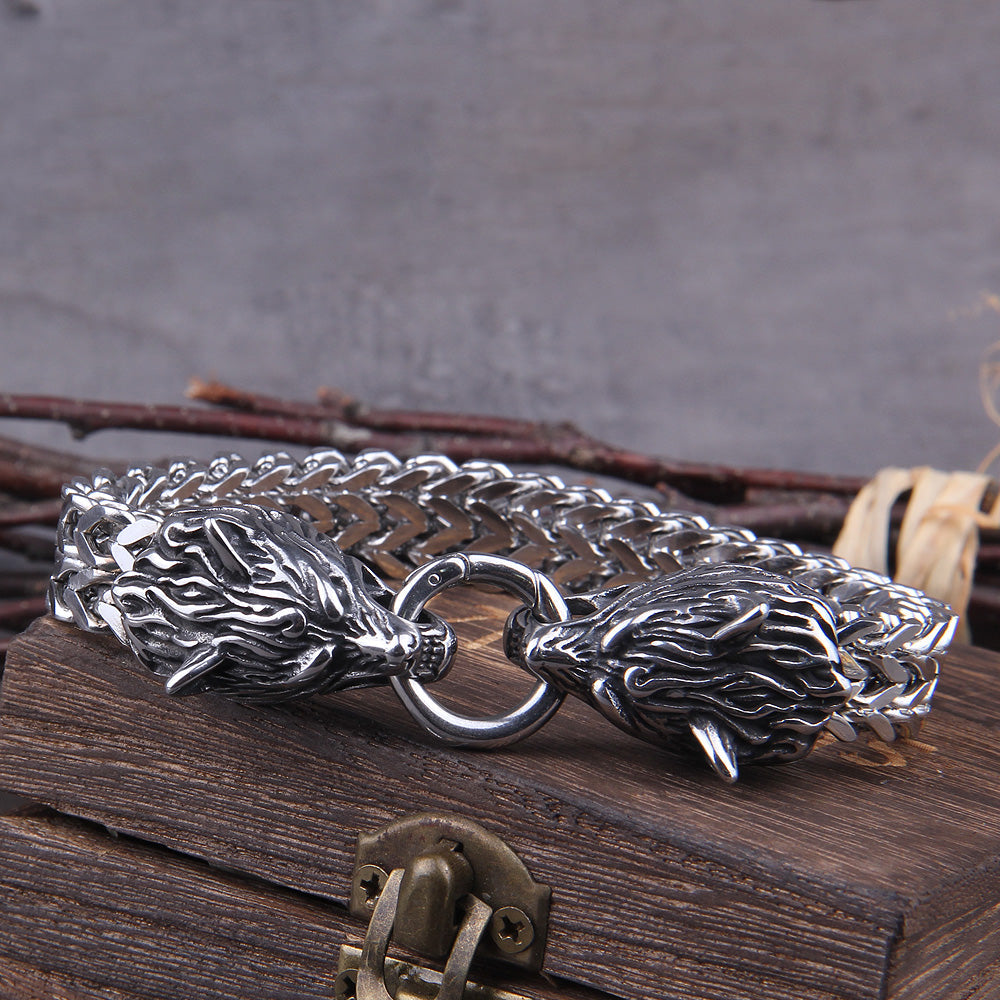 Bracelet Ragnar viking en argent avec motif Loup Fenrir pour homme. Bijou mythologique nordique artisanal.