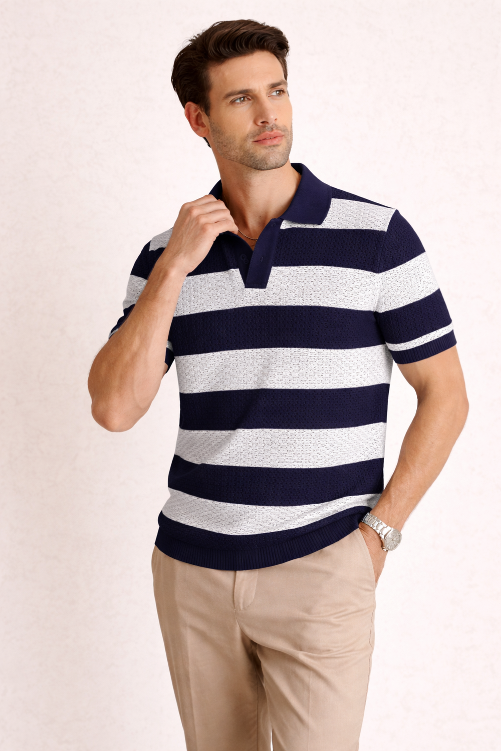 Vêtement homme : polo respirant à manches courtes, parfait pour l'été. Style décontracté et mode masculine.