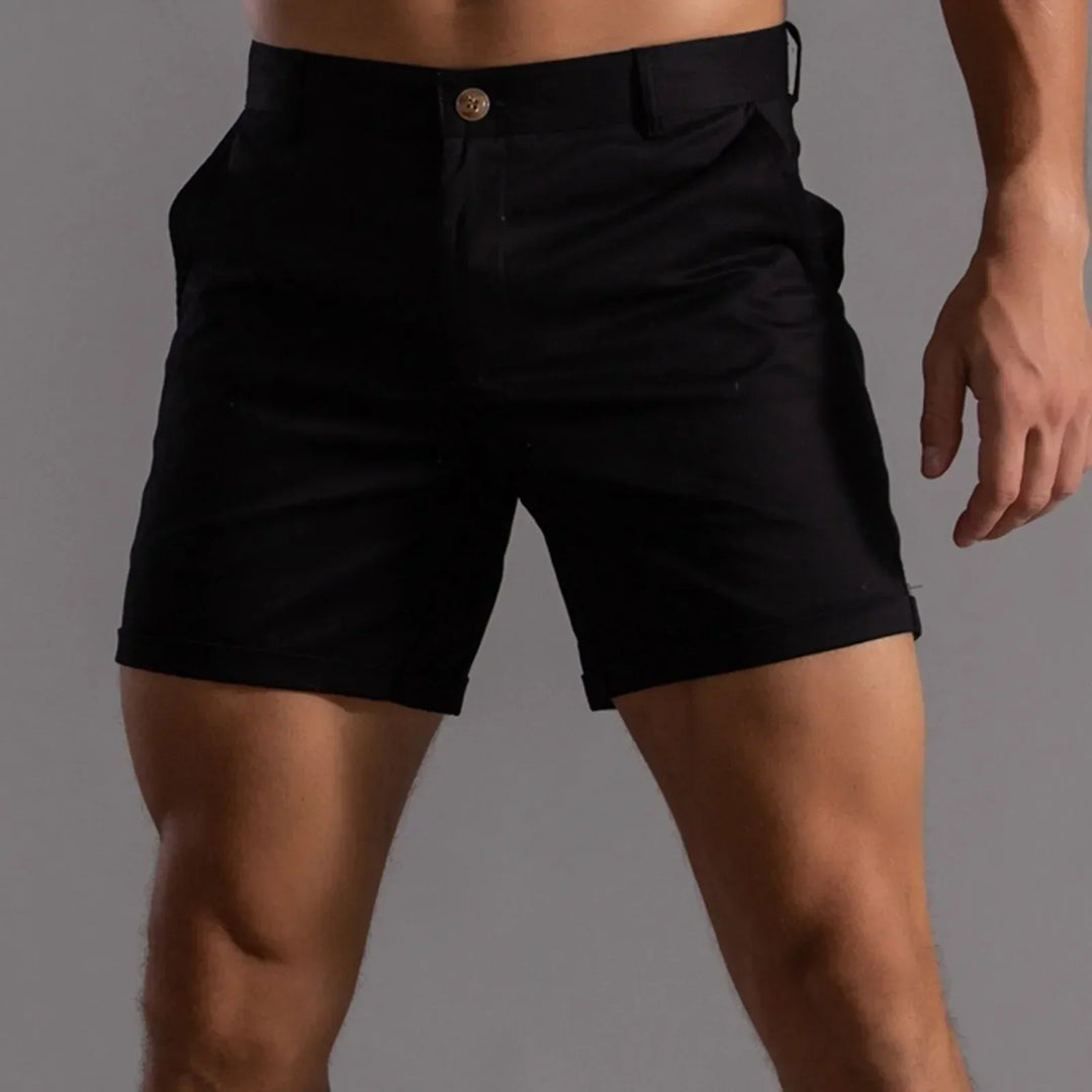 Short chino homme noir avec poches fonctionnelles, style casual chic pour la mode masculine.