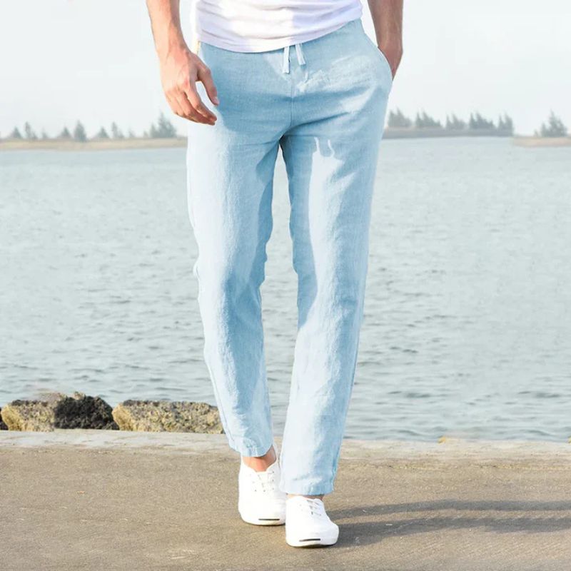 Pantalon en lin homme, style casual et vacances. Parfait pour la plage et un look estival décontracté.