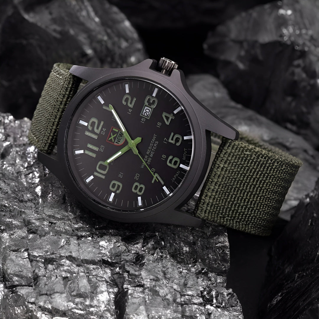 Montre d'aventure robuste pour homme, conçue pour l'extérieur et le sport, accessoire durable.