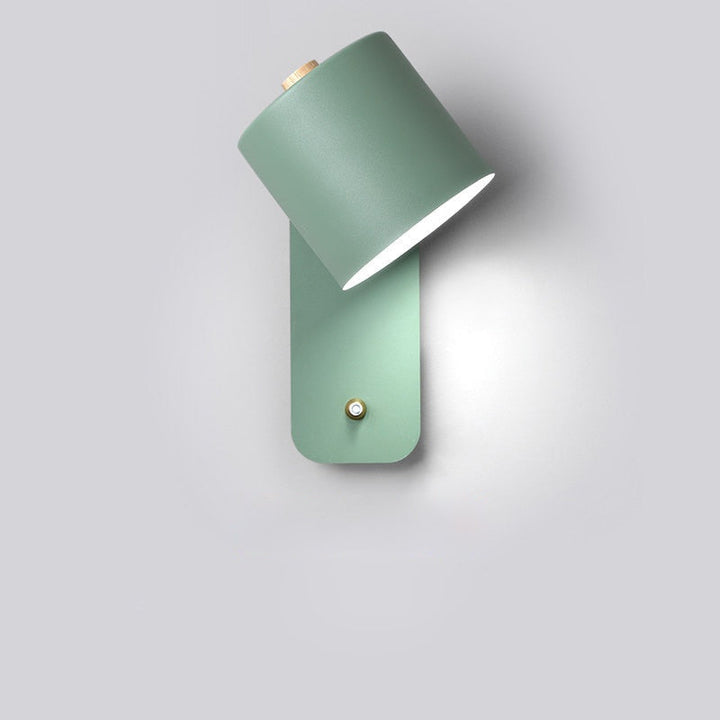 Applique murale LED LuminaStyle, adaptable à tout intérieur moderne, lumière efficace et design soigné.