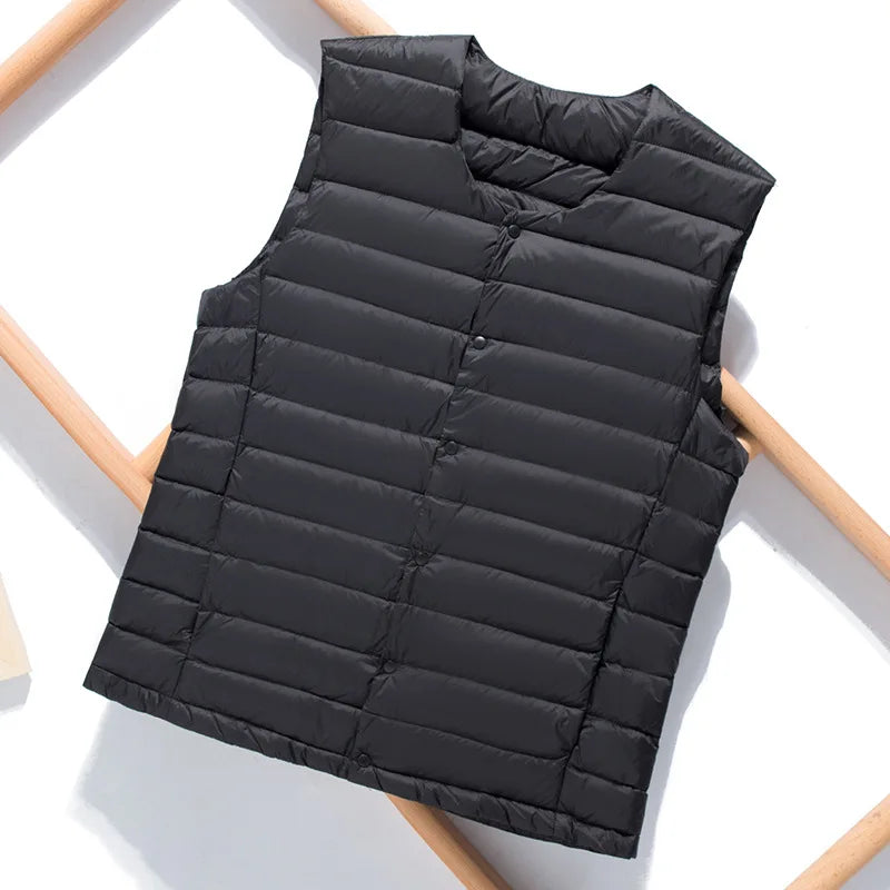 Veste sans manches en duvet compressible pour homme. Facile à transporter en voyage ou randonnée.