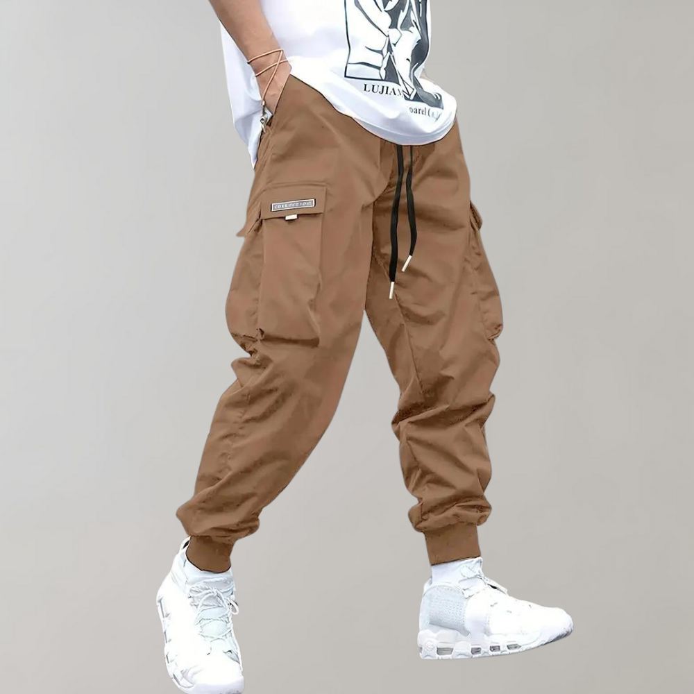 Pantalon cargo homme coupe slim, style streetwear décontracté et polyvalent.