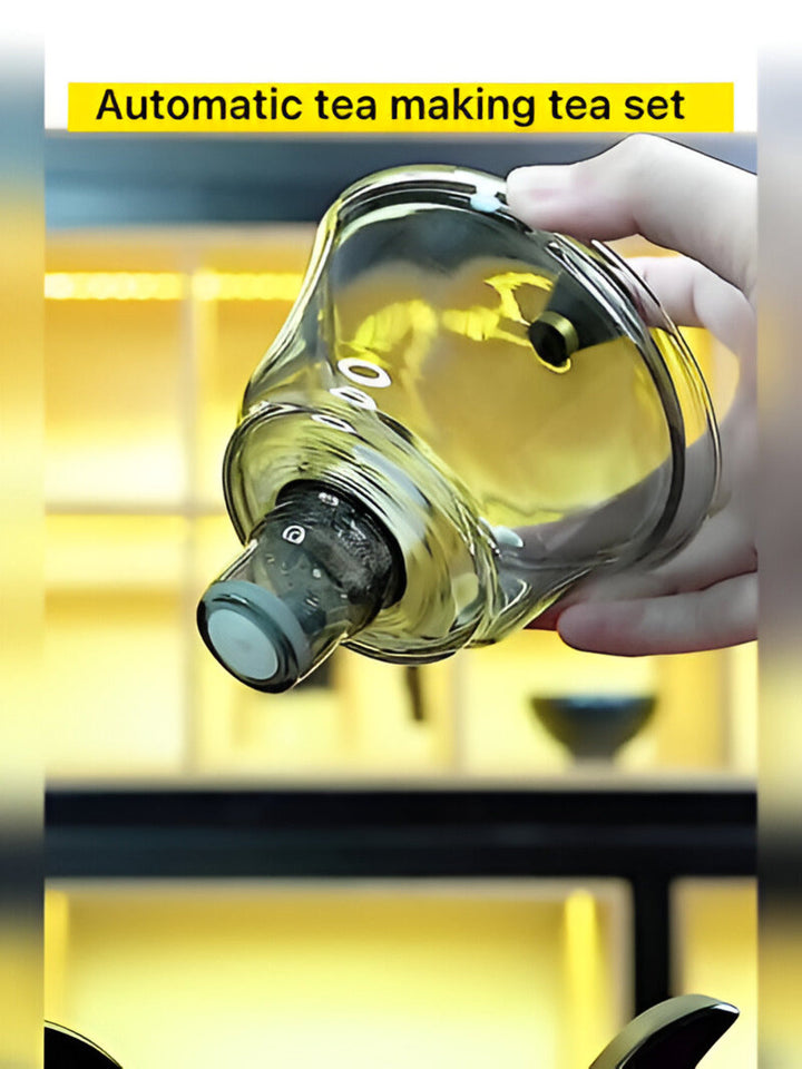 Cadeau unique : infuseur à thé en verre sur base en bois, parfait pour les amateurs de thé et de boissons.