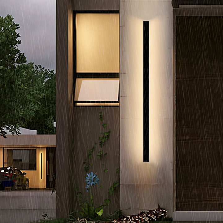 Lampe murale LED design moderne, étanche IP65, lumière linéaire dimmable, idéale pour façade ou couloir intérieur.