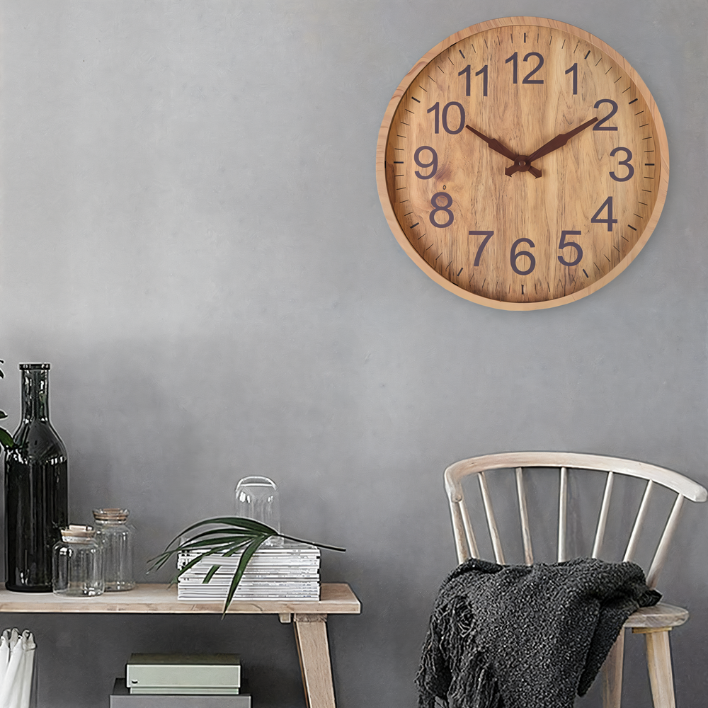 Décoration murale esthétique: horloge silencieuse en bois scandinave pour un intérieur moderne et chaleureux.