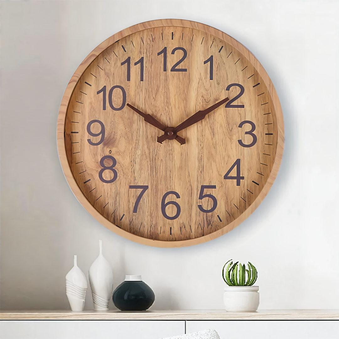 Horloge murale en bois, ronde et silencieuse, parfaite pour décorer salon, chambre ou bureau avec élégance.