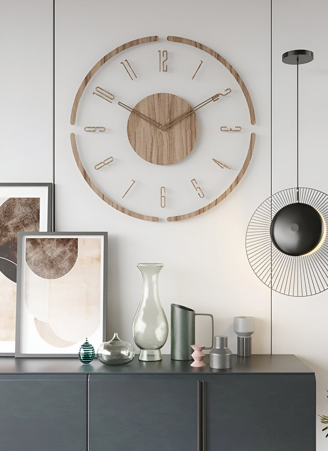 Horloge murale silencieuse en acrylique noir et bois, style moderne chic pour toute pièce.