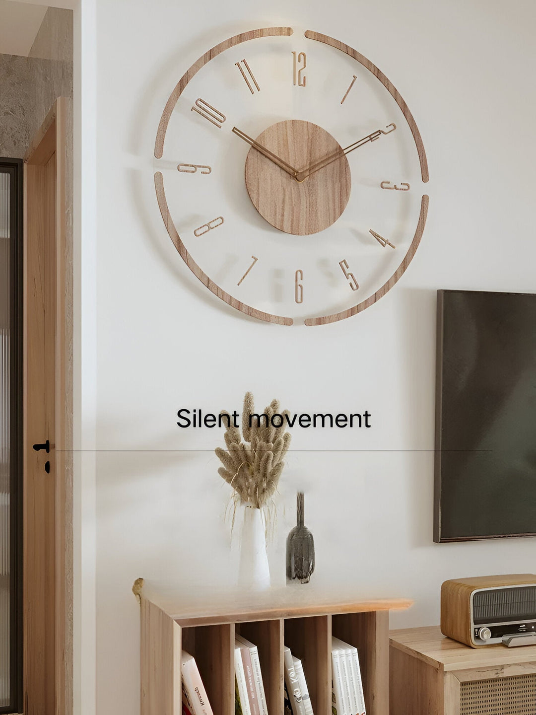 Accessoire déco: horloge murale design silencieuse en bois et acrylique, ambiance scandinave.