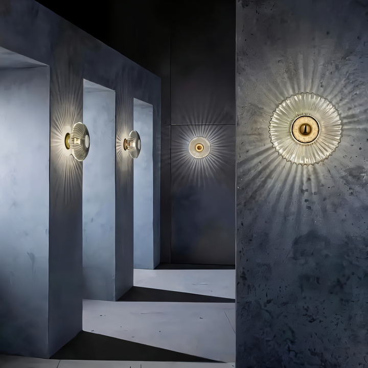 Élégante applique murale LED ronde. Luminaire intérieur design pour une décoration moderne et raffinée.