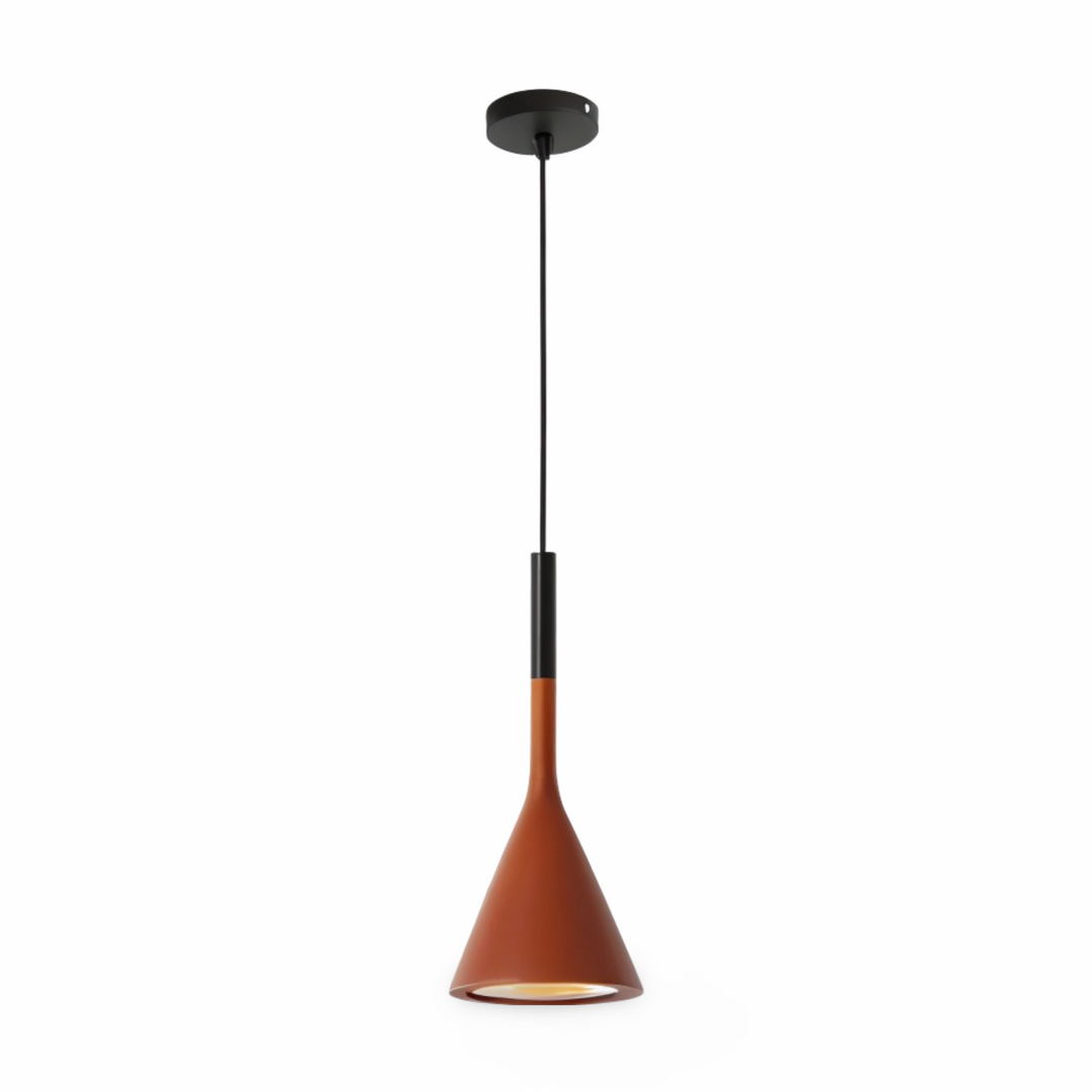 Lampe suspendue design conique, moderne, parfaite pour un salon nordique.