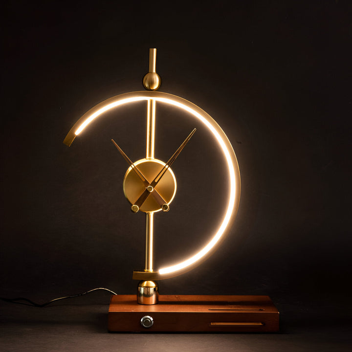 Lampe de bureau LED intelligente: design géométrique, horloge intégrée et chargeur Qi sans fil. Pour maison et bureau.