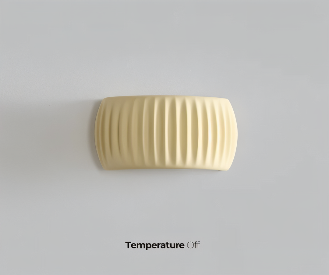 Lampe murale LED Macaron design, rayée, pour une touche nordique moderne et éclairante.