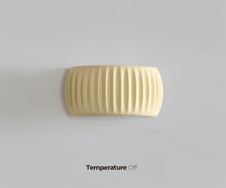 Lampe murale LED Macaron design, rayée, pour une touche nordique moderne et éclairante.