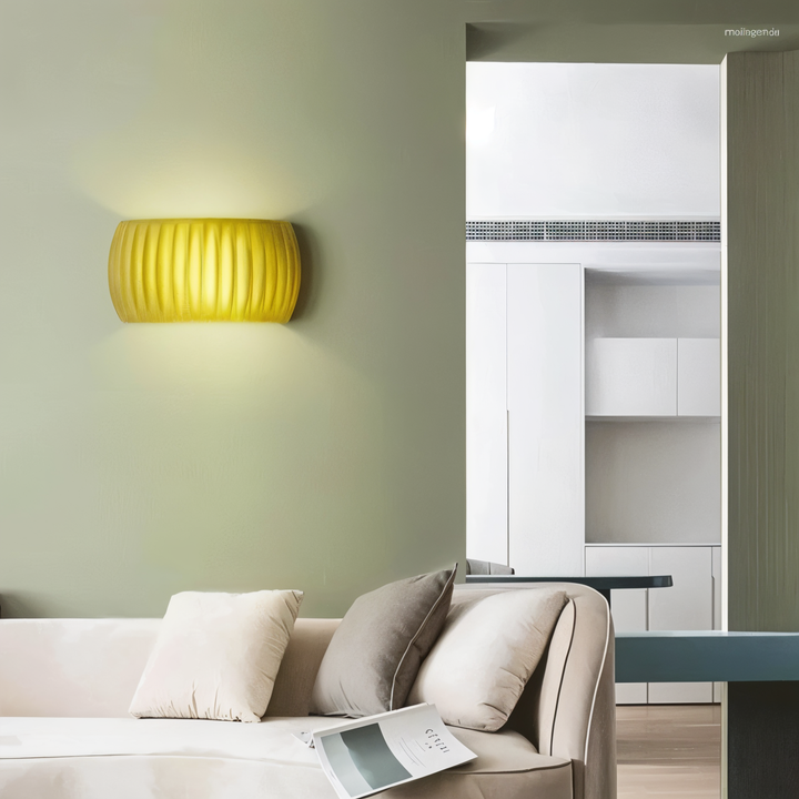 Applique murale LED contemporaine, design Macaron rayé, pour un éclairage ambiant élégant.