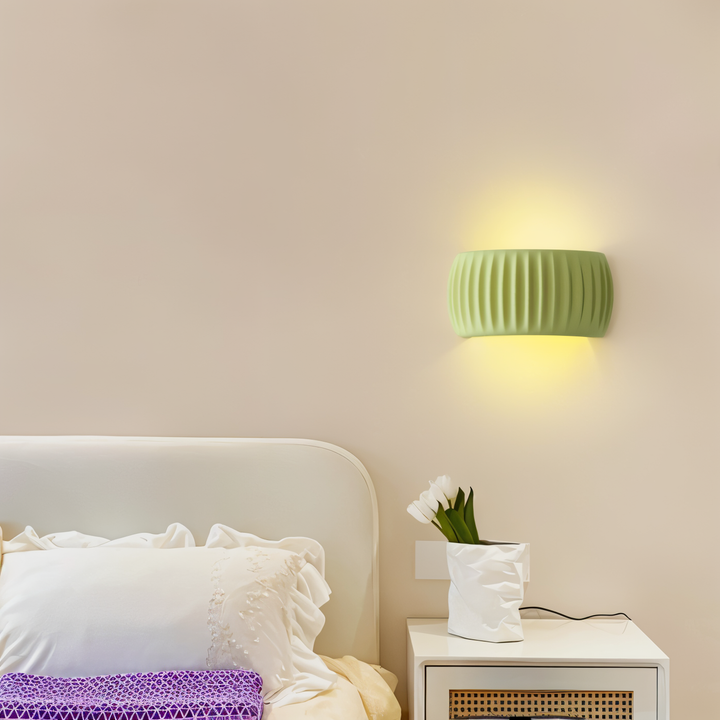 Lampe murale LED verte, style scandinave, pour ambiance douce et décoration intérieure.