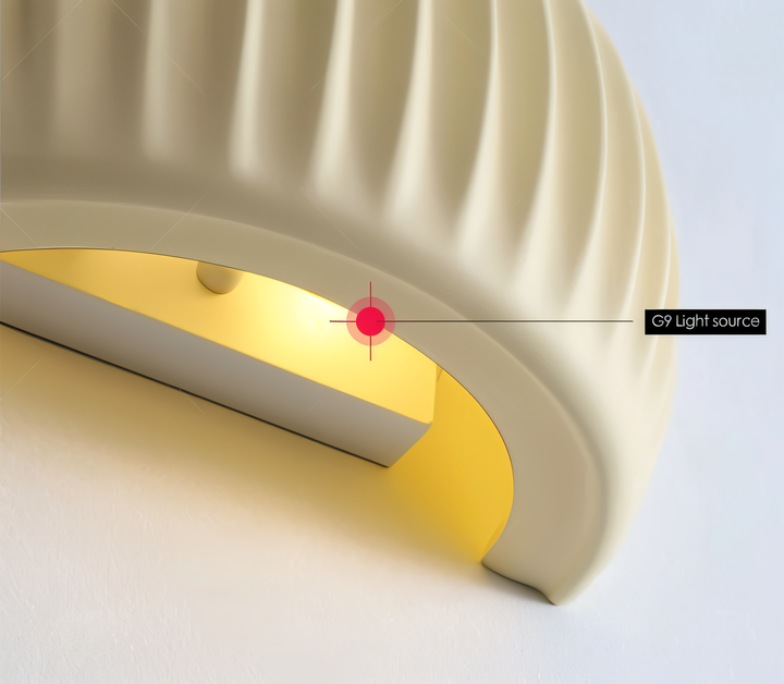 Applique LED blanche, design scandinave, lumière douce, idéale pour chambre ou salon.