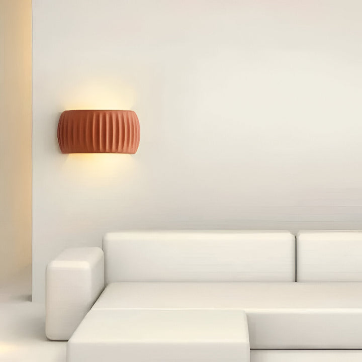Lampe murale LED à rayures, style scandinave et moderne, luminaire intérieur tendance.