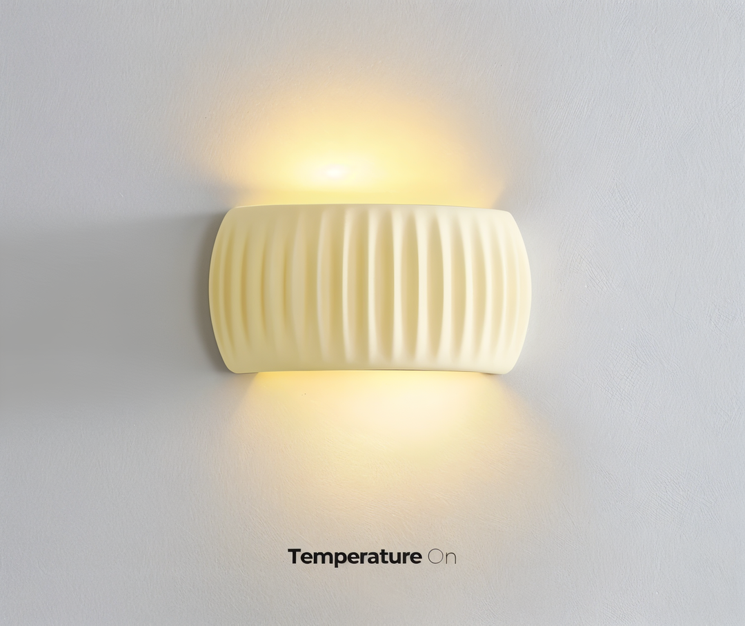 Applique murale LED verte design scandinave, luminaire intérieur, décoration murale.