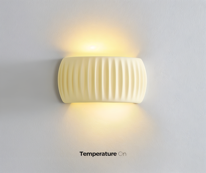Applique murale LED verte design scandinave, luminaire intérieur, décoration murale.
