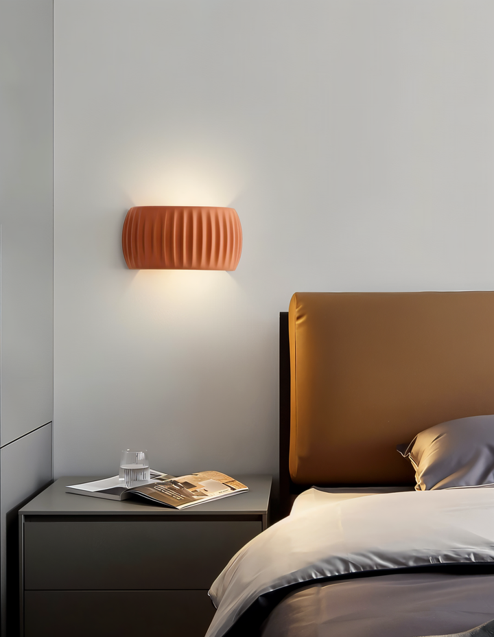 Luminaire mural LED orange, style scandinave, design rayé Macaron, lumière ambiante.