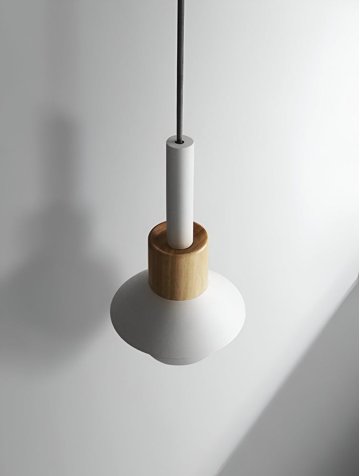 Lampe cuisine suspendue, design coloré macaron, lumière chaleureuse.
