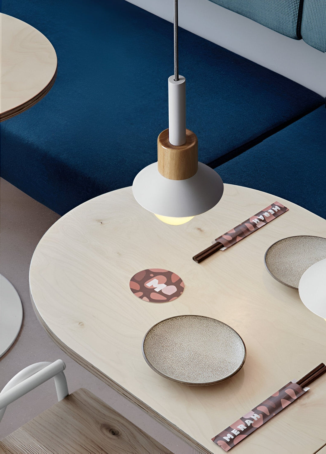 Lampe nordique suspendue verte, design épuré pour décoration intérieure.