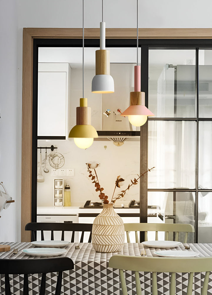 Décoration salon, suspension nordique macaron, éclairage design contemporain.
