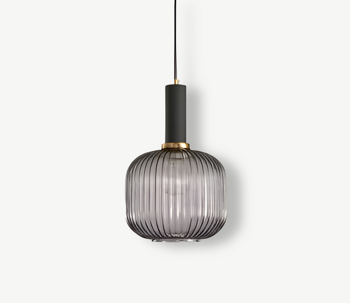 Éclairage suspension vintage en verre strié, une touche d'antan pour votre maison.