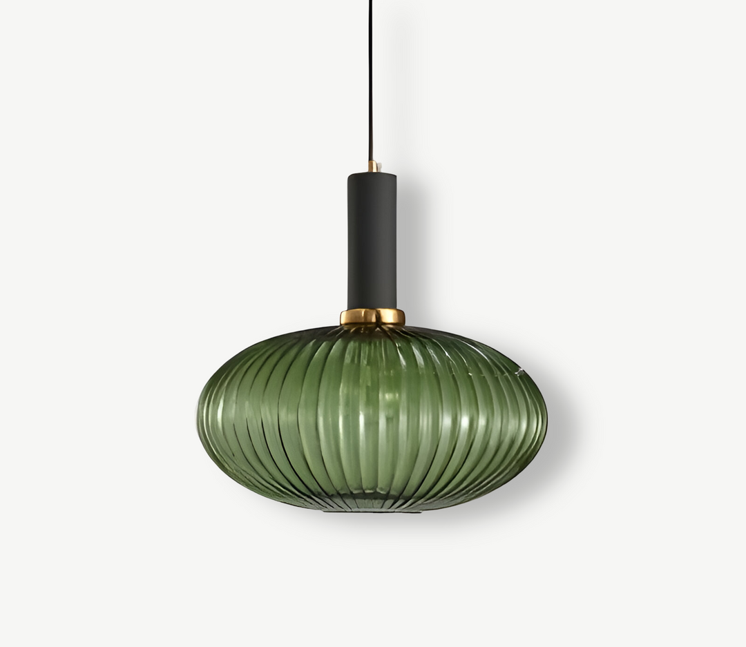 Éclairage décoratif rétro avec cette suspension en verre strié, facile à assortir.