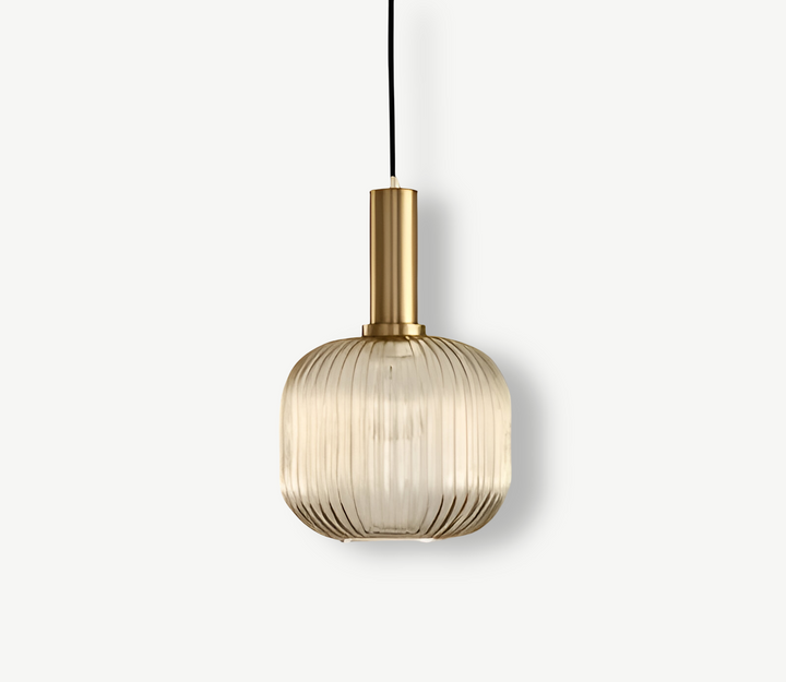 Suspension élégante en verre strié, lumière douce et chaleureuse pour toutes les saisons.