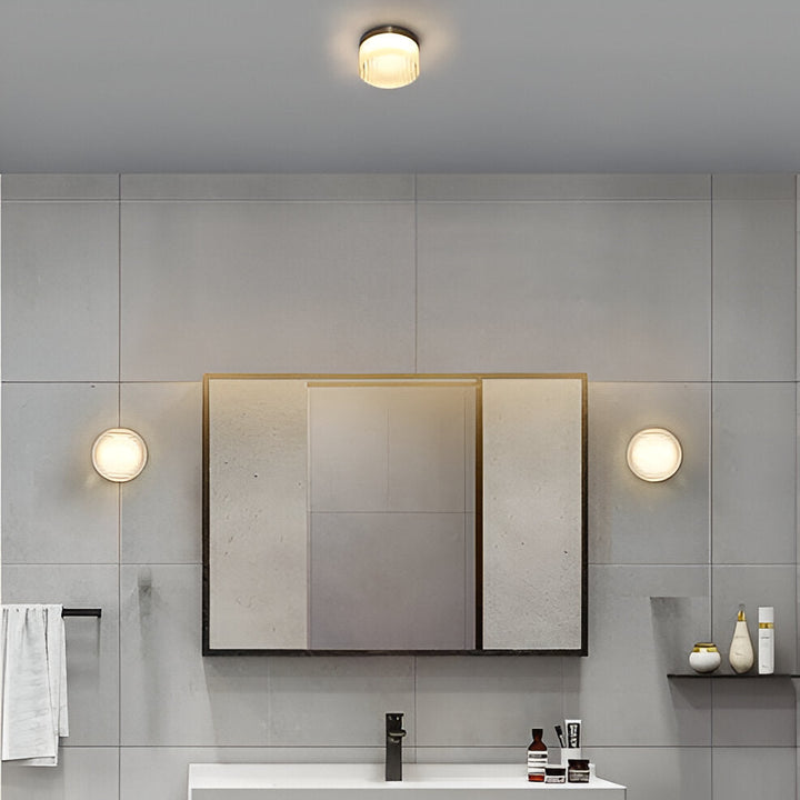 Lampe LED murale ronde, design intemporel, idéale pour balisage d'escalier moderne et sécurisé.