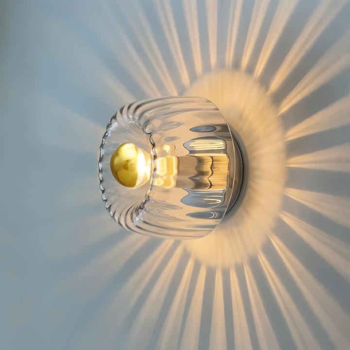 Éclairage mural LED design, verre strié, apporte une touche nordique à votre intérieur.