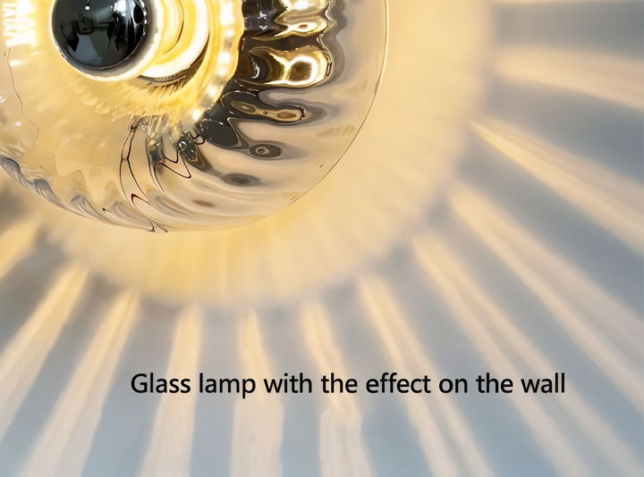 Luminaire d'intérieur LED, applique murale en verre strié pour un éclairage doux.