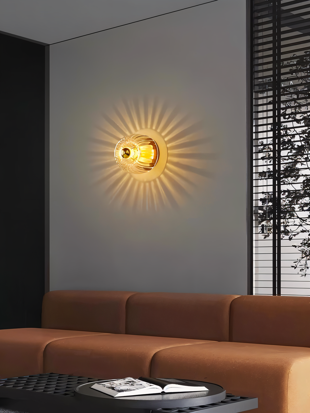 Applique murale LED contemporaine, verre strié, éclairage intérieur économe.
