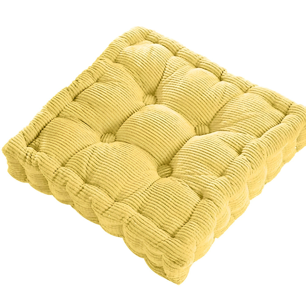 Ambiance relaxante : coussin de sol en coton pour la méditation, le yoga et le bien-être chez soi.