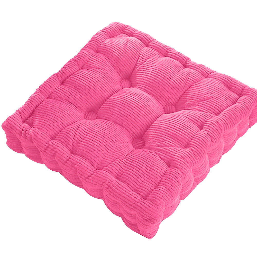 Vue rapprochée d'un coussin de sol en coton, parfait pour la méditation douce et les sessions de yoga.